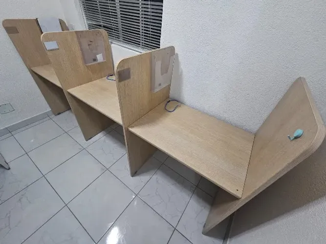 Estação de trabalho com 03 baias escritório
