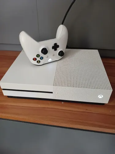 Xbox one s 1 terara com controle original mídia física e mídia digital