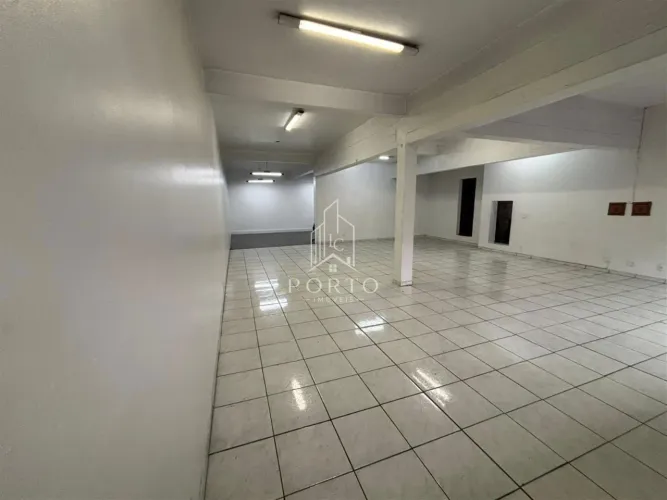 Ponto Comercial Amplo para Locação - 140m² - Térreo