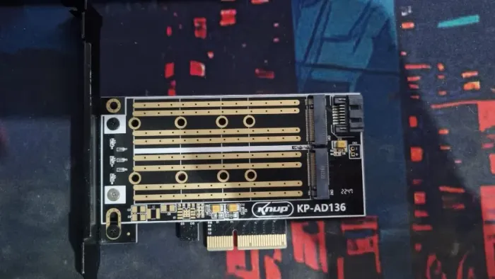 Adaptador PCIe para SSD M.2 NVMe + M.2 SATA KNUP KP-AD136 - R$40