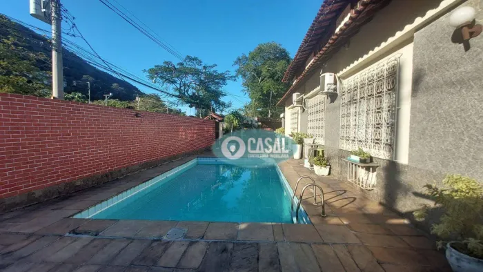 Casa com 06 Quartos com Piscina e Churrasqueira São Francisco - Niterói/RJ.