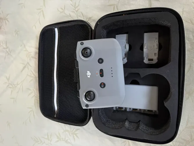 Controle, 2 baterias e carregador DJI NEO