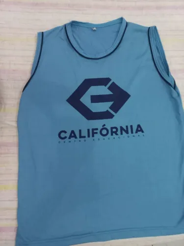 VENDO UNIFORMES DO COLÉGIO CALIFÓRNIA!