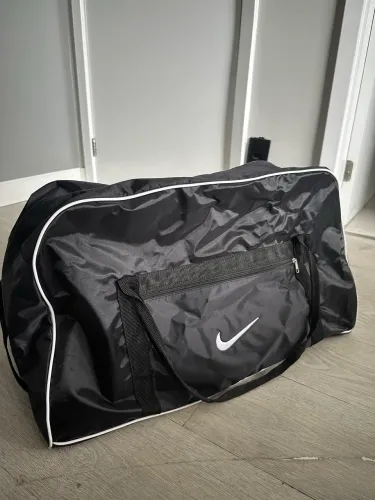 Bolsa Nike esportiva (grande, tipo viagem/treino)