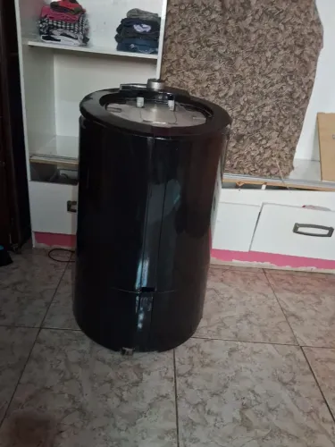 Vendo esta centrífuga 20 kilos em perfeito estado não troco sou de Porto velho