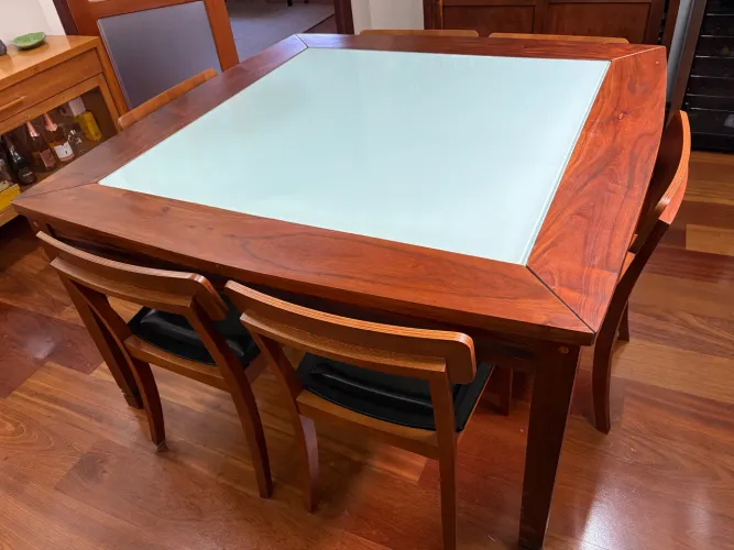 Mesa Jacarandá maciço 1,6m x 1,6m