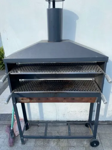 Vendo churrasqueira em perfeitas condições