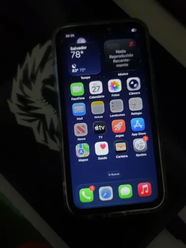 iPhone 11 na carcaça do 15