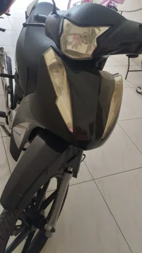 Vendo avelloz,moto bem conservadinha de mulher