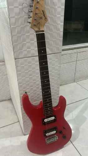 Guitarra bem cuidada e sem defeitos
