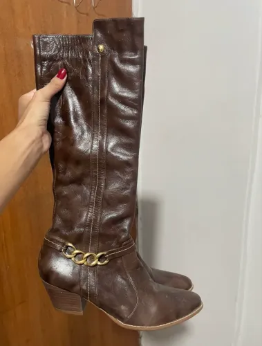 Bota cano alto marrom