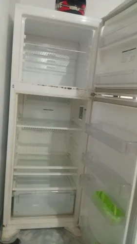 Vendo Geladeira Consul com defeito