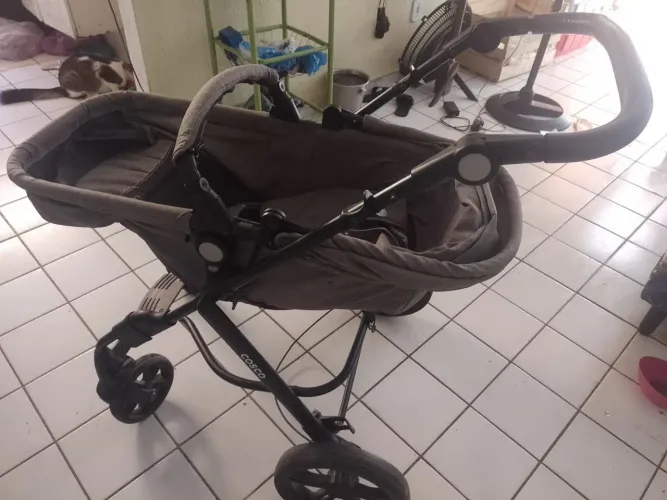 Vendo carrinho de bebê 200 menor preço