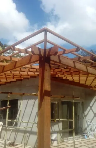 Construção e reforma de telhados