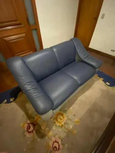 Sofá 2 lugares em louro o