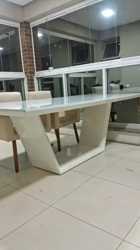 Vendo Mesa de jantar 8 lugares