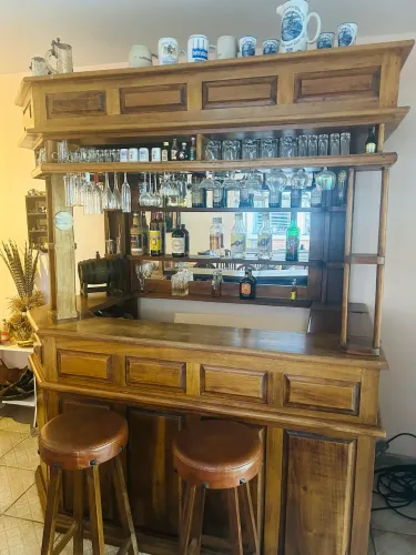 Bar em Cedro maciço 