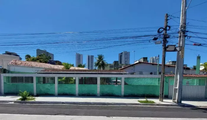 Casa Solta 4 Quartos com closet, 5 vagas de garagem - Iputinga