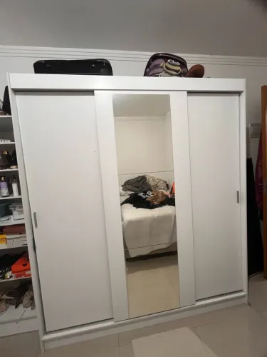Vendo guarda roupa de correr com espelho