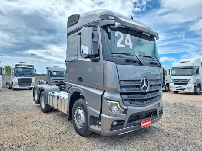 MB ACTROS 2548 ANO 2023/2024 CINZA.