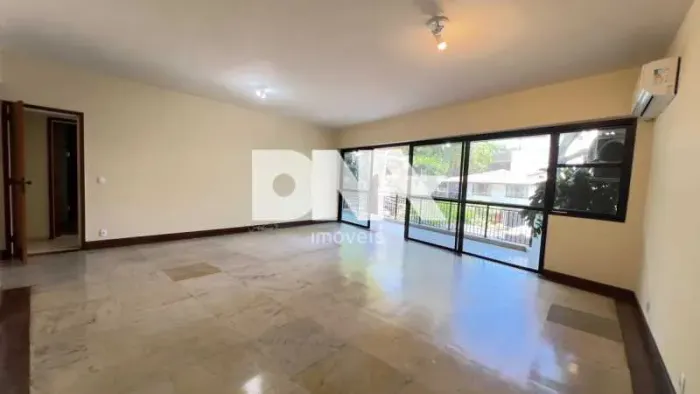 Oportunidade imperdível! Apartamento amplo em localização privilegiada - Jardim Oceânico