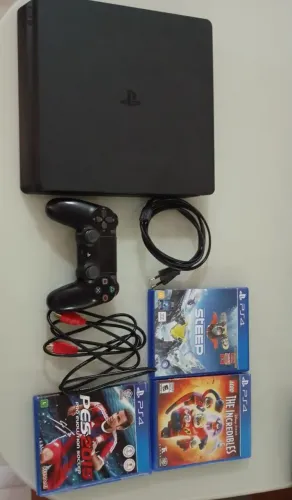 PS4 Slim 1TB com controle + 3 jogos originais 