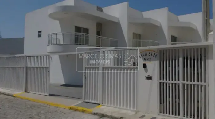 Casa à venda na Prainha em condomínio.