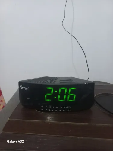 Rádio Relógio em ótimo estado relíquia