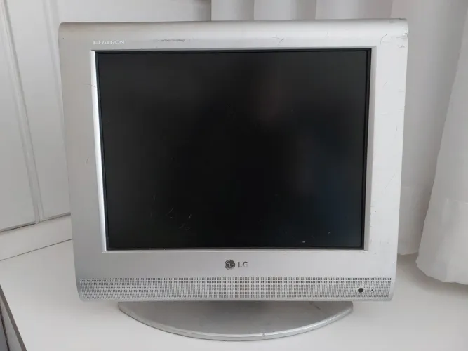 TV Monitor Gamer 15'. LG Flatron 5:4 LCD Component S-Video AV Coax e P2 (Possui Detalhes)