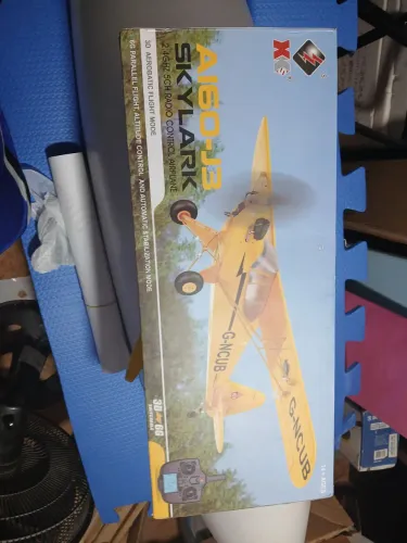 Aeromodelo Piper J-3