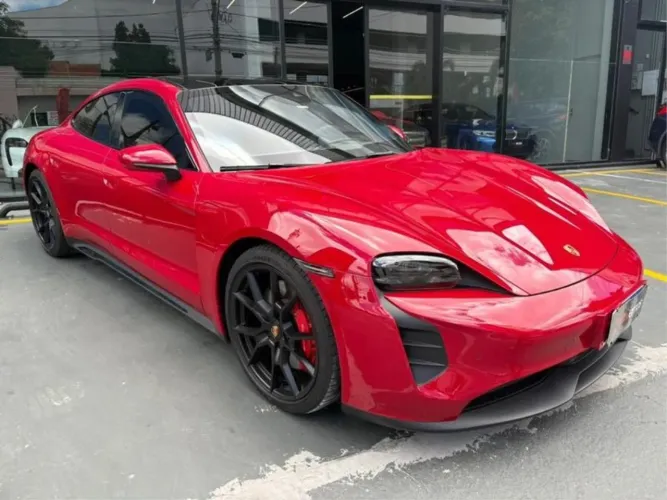 Porsche Taycan GTS (elétrico) 2024