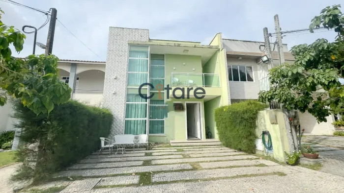 Excelente em Condominio com 04 suítes