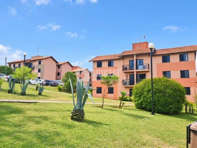 Apartamento de 3 quartos, térreo e garagem no Pilarzinho.