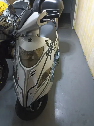 Suzuki Burgman 2013 pneus e freios novos .. CVT revisado