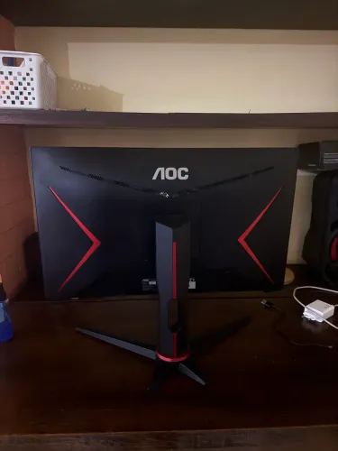Monitor AOC HERO 24,5? 144hz (está com linhas verdes na tela e leves pisques brancos)
