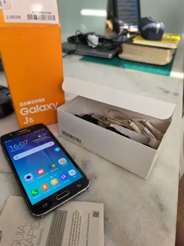 Galaxy J5 - LEIA A DESCRIÇÃO (bateria mova + acessórios)