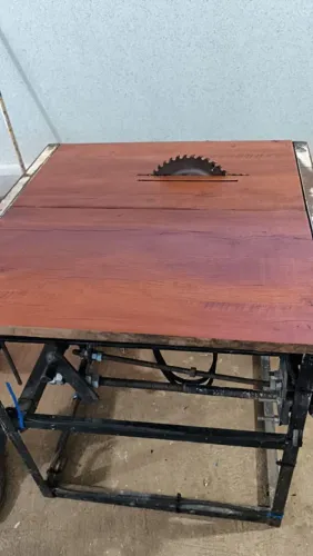 Mesa de serra bancada articulada