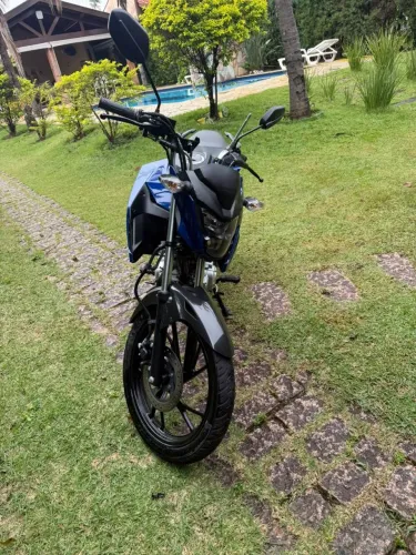 Moto único dono foi emplcada essa sema sem leilao ou sinistro na