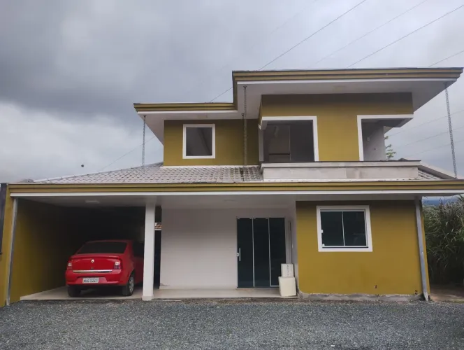 Sobrado na região de Pirabeiraba