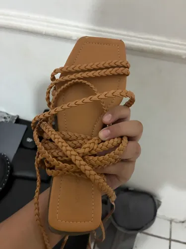 Sandália de amarração panturrilha, marca sonhados , NOVA