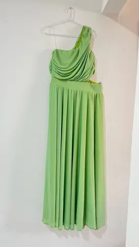 Vendo vestido verde de ombro só