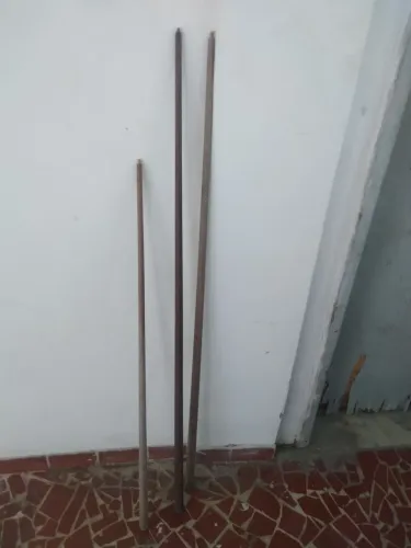 Vendo três tacos de sinuca usados e sem ponteiras