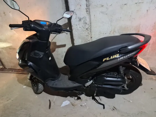 Moto nova, praticamente não usada.