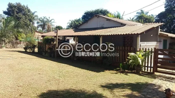 Chácara à venda, 4 quartos, Zona Rural - Uberlândia/MG