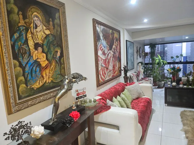 Apartamemto amplo , excelente localizacao , duas quadras da praia , linda vista do mar na