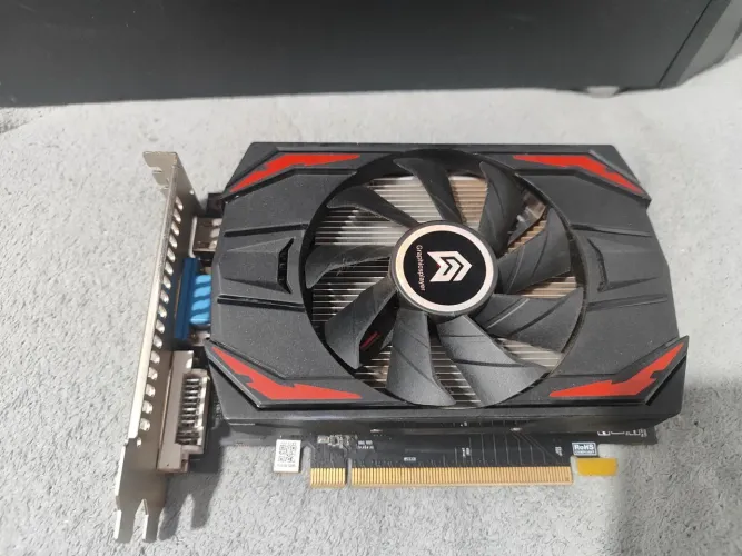 Placa de vídeo AMD HD6750 1GB ddr5