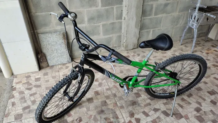 Bicicleta aro 24 semi nova 