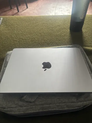 MacBook Air M2 8 GB / 256 GB usado em perfeito estado