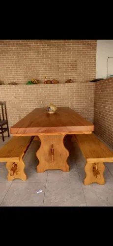 MESA RÚSTICA DE MADEIRA COM 2 BANCOS - Sob Encomenda