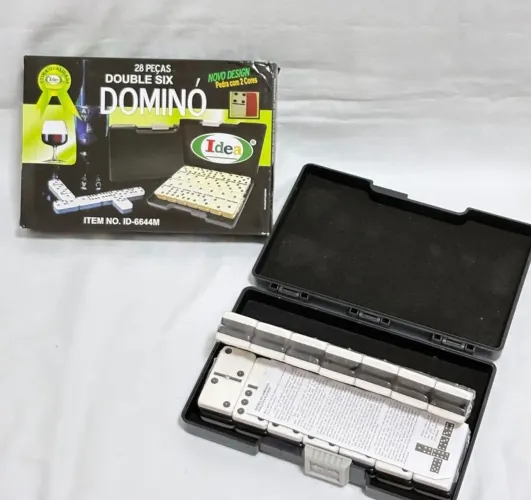 Dominó profissional. Preto e branco